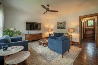 BRAND NEW! 3-Bedroom Barker House - Central Lawrence - Butik