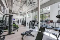 Brightshaven–CoolSprings - Modern 1-Bed with EV Parking in Frisco
