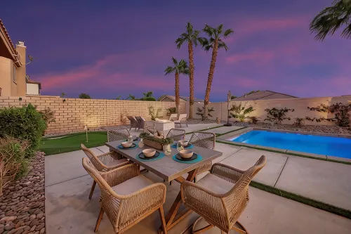 Palm Delight: Spacious 5-bedroom house with WiFi, EV charger in enjoyable Indio