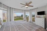 Unobstructed Ocean Views!  Walk to the Beach! King Bed. Pets. Nema 14-50 Outlet!