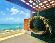Serene Apartment in Samana, w/view of Bay, pool, gym & WiFi