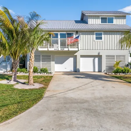 Oasis~2Min Walk to Gulf,3 King+Twin Bunk,Salt Pool+Spa,Golf,Bikes,Bocce+Cornhole