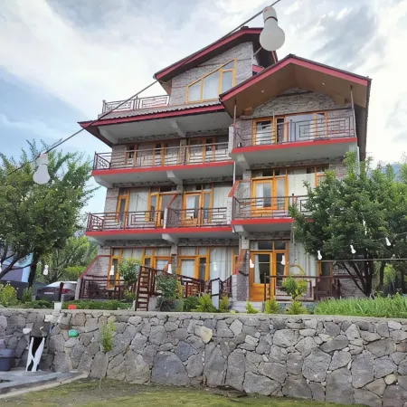 Mountainshack Riverside Stay & Cafe