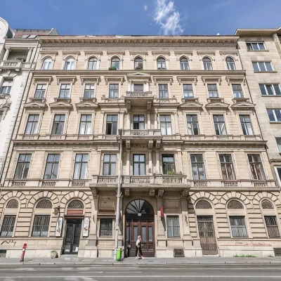 Nádor Boutique Suites by BQA Các khách sạn gần Mắt Budapest