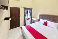 RedDoorz at Golden Cempaka Medan - Homestays