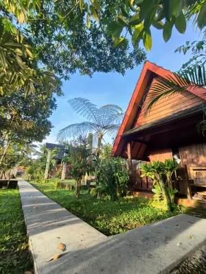 Tetebatu Valley Bungalows - parking