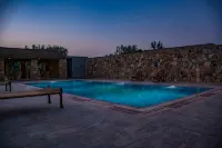 Hathi Mauja - Pools