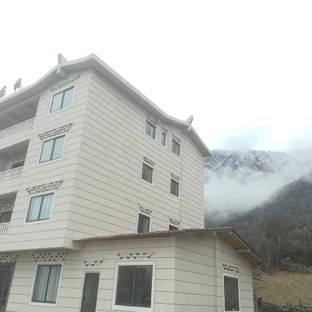 Baoxing Dawa Gengzha Mountain Xia Muyun Homestay