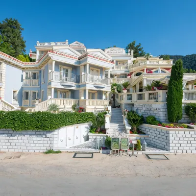 Enavlion Hotel Hotels near شاطئ ماكرياموس