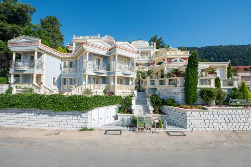 Enavlion Hotel