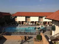 Ramada by Wyndham Fresno North - Pool