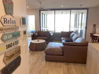NEW BEACH Luxury 3B 2B unit - Ocean Views!  250m to Buddina Beach!
