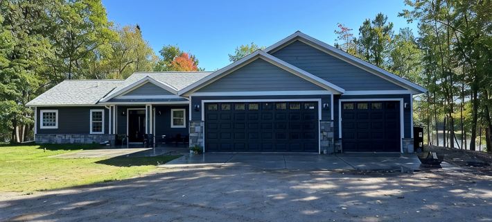 BEAUTIFUL lake front home with a private beach, dock and large yard Hotels in Itasca County