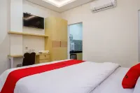 RedDoorz Plus near Pasar Gede Solo