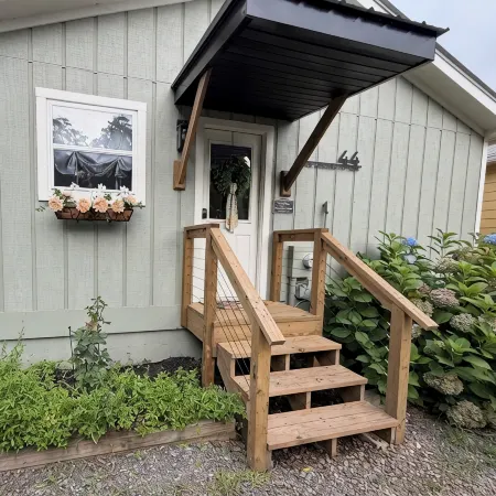 The Lakeside Cottage with 2 docks, pet friendly in Hiawassee, GA