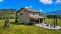 Stunning Views,Hot Tub, Game Room,Zero Stair Entry