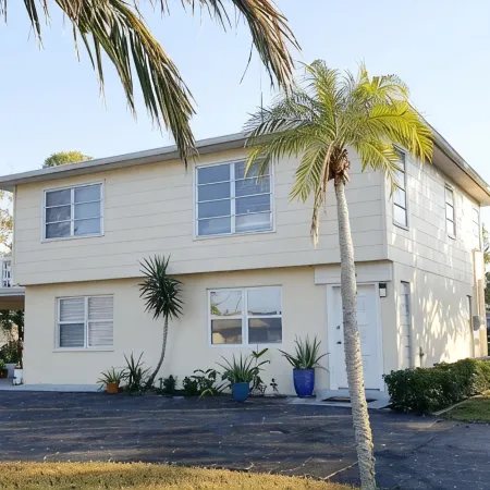 Naples Park Oasis - Cozy Two Bedroom Apartment