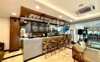 Next Hotel Yogyakarta - bar