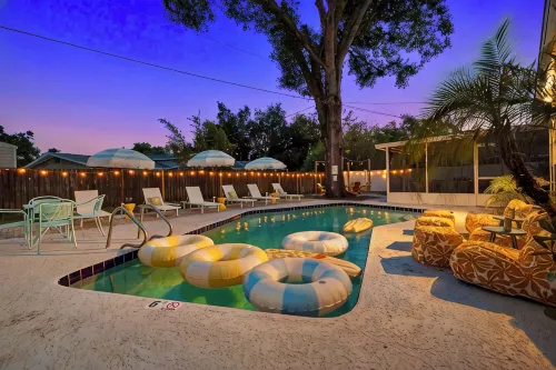 5BR~Huge Backyard~Minigolf~Heated Pool~Outdoor Projector~Gameroom~FIOS WiFi