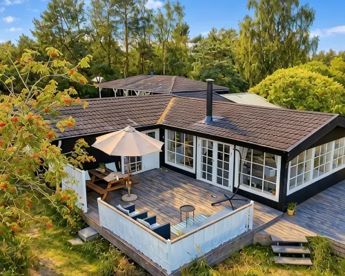 Summer House Near Beach and Forest with Large Garden Ξενοδοχεία στην πόλη Melby