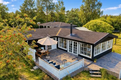 Summer House Near Beach and Forest with Large Garden - Homestays