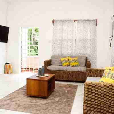 Fully Furnished Luxurious 2-Bedroom suite Others