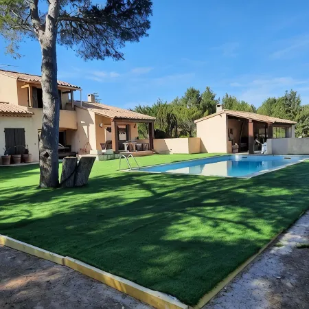 4 bedroom house in the heart of the pine forest with swimming pool
