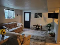 Quiet, cozy, well-lit basement studio in a peaceful Coeur d'Alene neighborhood - Homestays