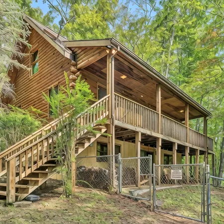 Secluded Mountain Cabin + Hottub