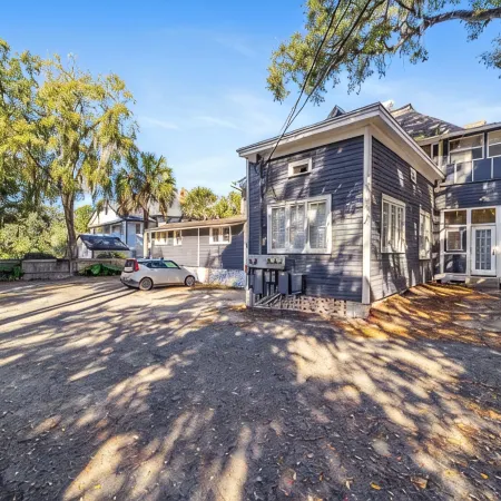 Victorian Manor: Downtown Apt, near Silver Springs & Fort King Historic Park