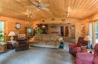 Perfect Summer rental in prime location on Washburn Lake