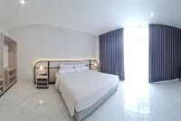Front One Harvest Hotel Wonosobo - balcone