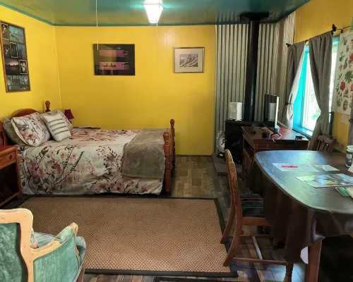 A Private, Cozy Cabin Near Bigfork for Two with a Clawfoot Tub Hotels in Bigfork