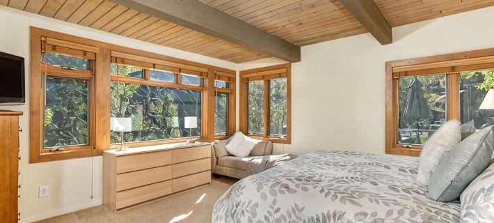 Ski in/out Condo with pool & 2 hot tubs - great location above the Snowmass Mall スノーマス・ヴィレッジのホテル