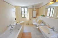 Comfortable 4-Star Roof Terrace Apartment, Quiet and Central, 4 Adults + 1 Baby - balcony