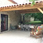 Maison Pierre Avec Piscine Privée - Homestays