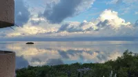 Spectacular Oceanfront Views , Free Wifi, HD Smart TV'S, Summer Special Rates