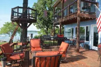 GRAND PANORAMIC RETREAT, 6 BR, 3 BA, 300' Lakefront, Hot Tub, Dock & Launch! NEW - 4つ星