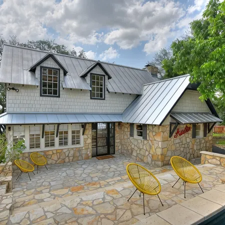 LOCATION!!  Lake Travis Waterfront~Pool, Spa, Outdoor Kitchen, Location