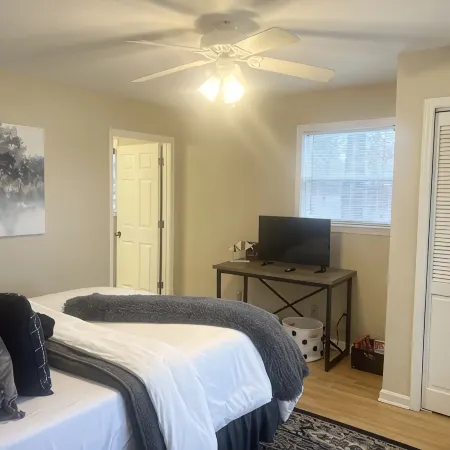 Main Channel Lake Hamilton- Private Hot Tub, Firepit, Boat Dock, No Cleaning Fee Hoteles en Piney