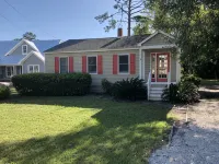 Pet friendly cottage w large fenced yard. Available weekly, monthly or nightly! - 2-Star