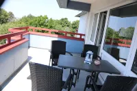 Family friendly apartment with 2 bedrooms, terrace and swimming pool - مسبح