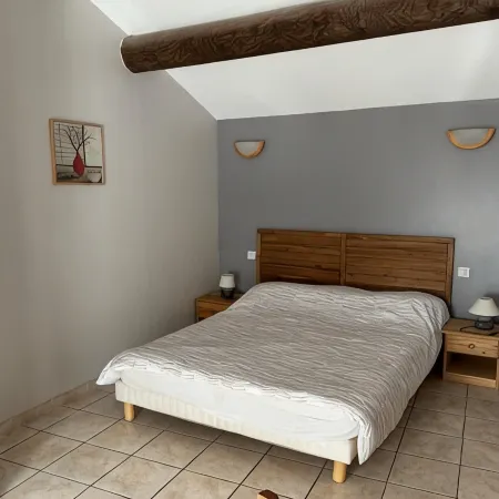 Charming furnished apartment in Mas, UzËs, pool, 656 yards away from town centre