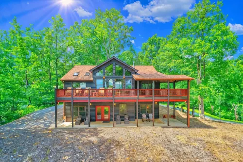 Spacious 4 BR Cabin w/ Stunning Mountain Views! Pet Friendly! Hot Tub! - Bjergudsigt