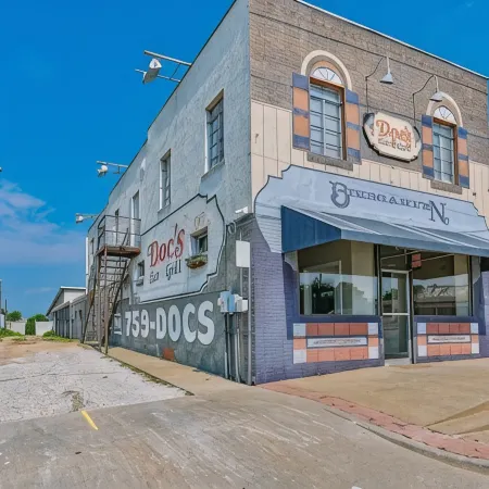 Local Charm Meets Modern Luxury in the North Texas Hill Country - 1.5hrs to DFW!