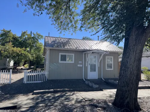 Cheerful historic Townsend Park bungalow in the heart of downtown! - 4-Star
