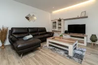 Casa ZÈ, Tranquility, a Refuge in Arco da Calheta - 2-Star