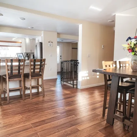 Fireweed House - Elegant Downtown Escape with Local Flair