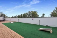 Up North Urban Retreat with Rooftop Hot Tubs