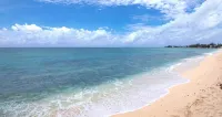 Beachside Boutique Villa Steps to Seven Mile Beach -  Casas de vacaciones